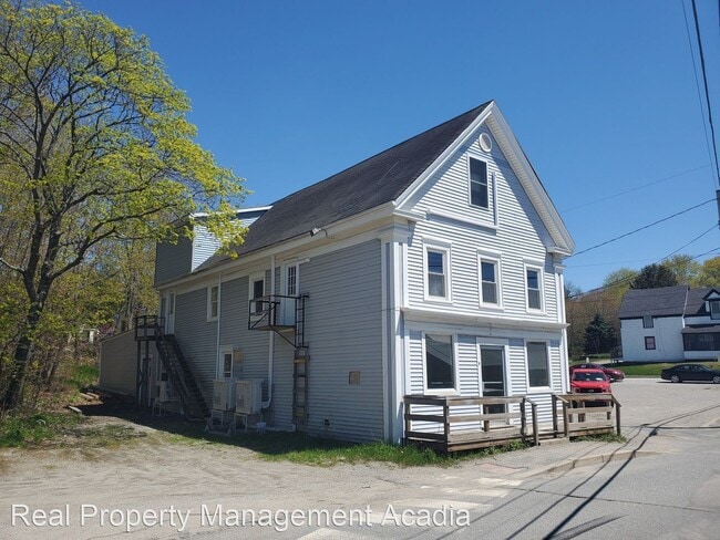 Building Photo - 2 br, 1 bath House - 330 Water St. Unit D