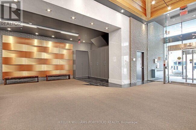 Building Photo - 210 Simcoe St