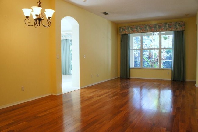 Building Photo - 4 Bedroom Pool Home--Lawn/Pool Incl