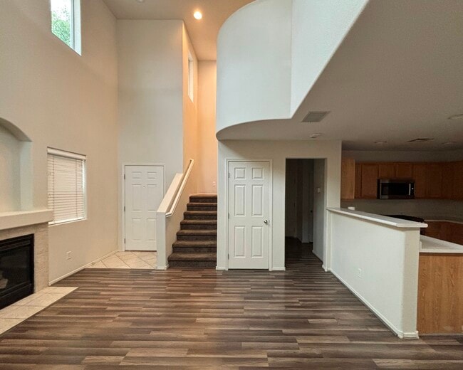 Building Photo - 989 Grand Cerritos Ave