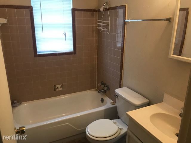 Building Photo - 2 br, 1 bath Apartment - 709 Hall St
