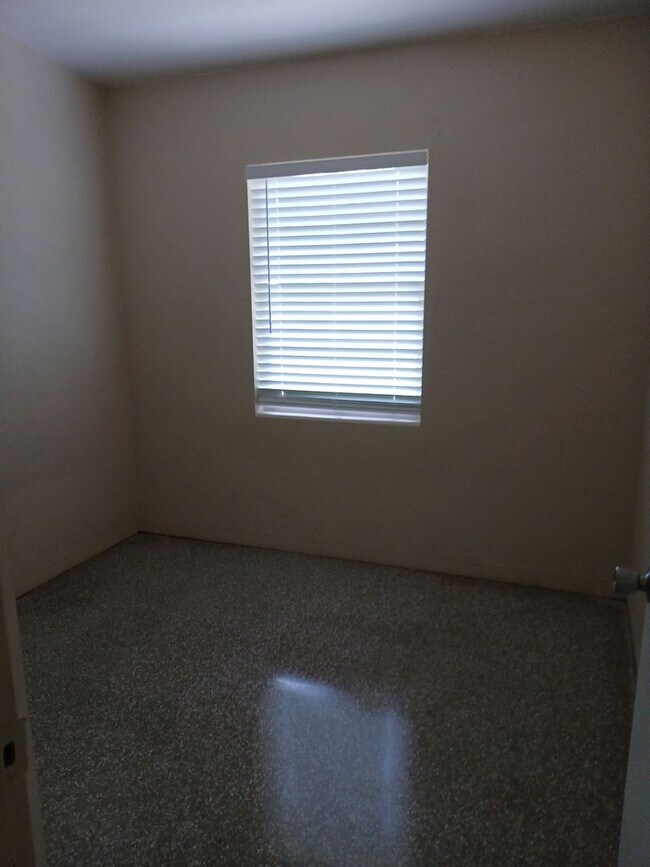 Foto del edificio - 431 E 6th St