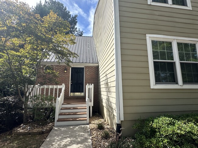 Foto del edificio - 5030 Laurel Bridge Dr SE