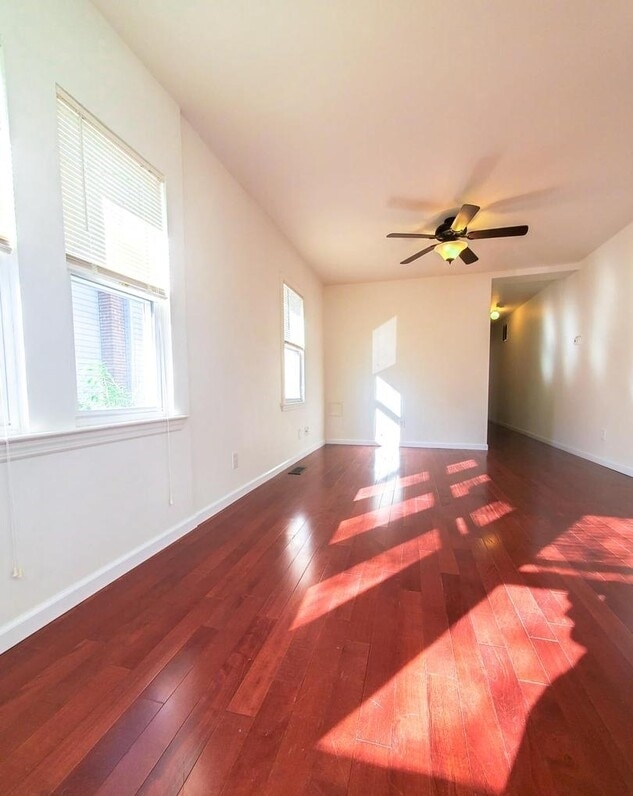 Building Photo - 221 Woodbine Ave