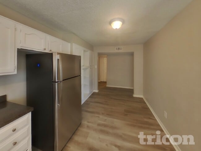 Building Photo - 1210 Green Hill Dr