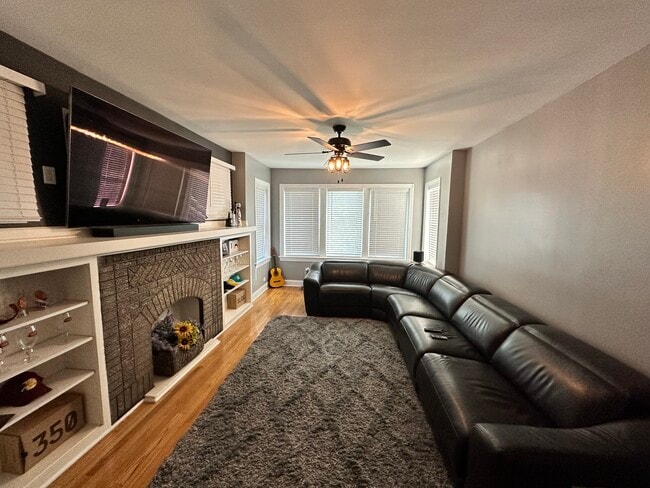 Foto del edificio - 4839 W Medill Ave