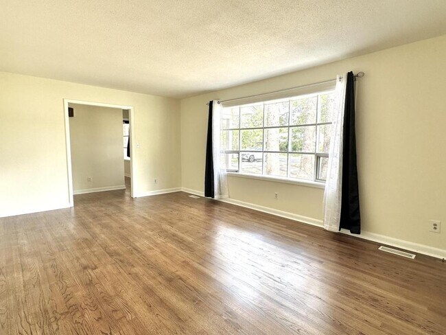 Building Photo - 435 Southwick Dr
