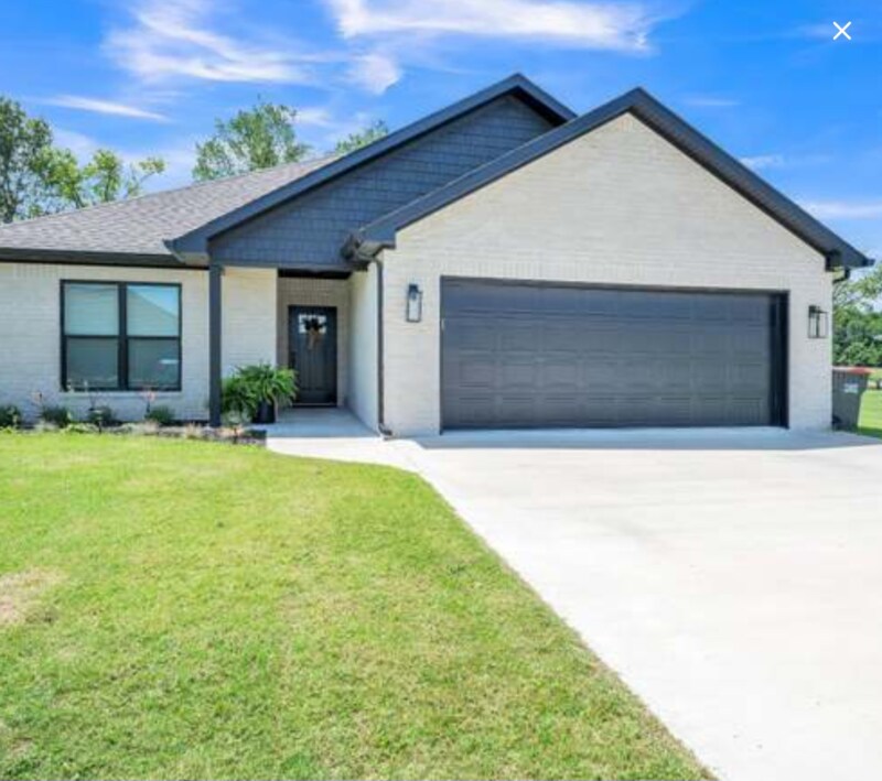 Primary Photo - 1025 Village Dr