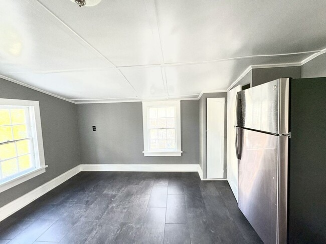 Building Photo - 707 Church St