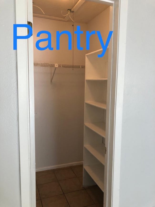 Building Photo - 2 bedroom/2 bathroom Apartment off Medical Dr & Babcock