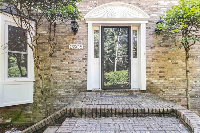 Foto del edificio - 2308 Defoors Ferry Rd NW