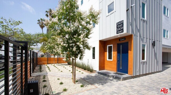 Foto del edificio - 1242 Beachwood Dr