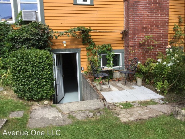 Building Photo - 2 br, 1 bath House - 3910 S 192nd Unit B