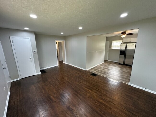 Building Photo - 3838 Fayette Dr