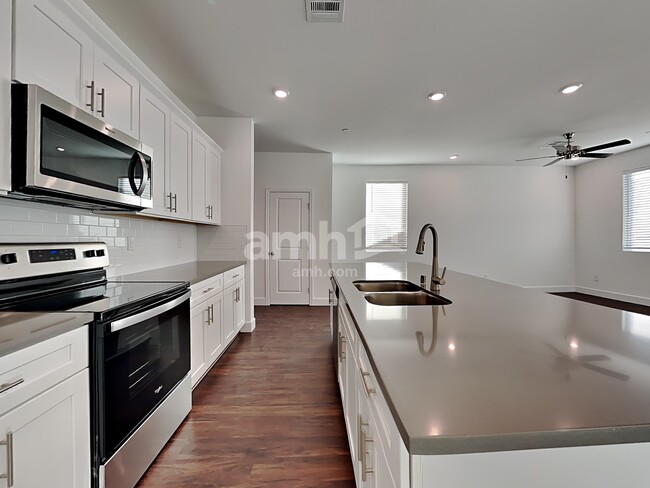 Building Photo - 126 Island Plumeria Ln