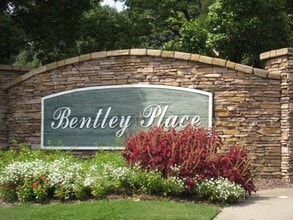 Building Photo - 225 Bentley Pl