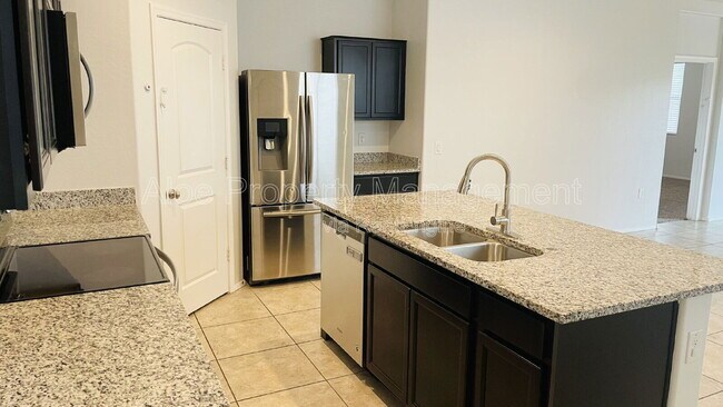 Foto del edificio - 36029 W Prado St