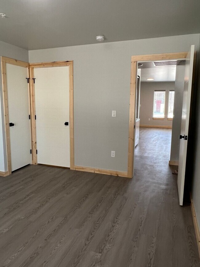 Building Photo - **FIRST MONTHS RENT 50% OFF IF A LEASE IS ...