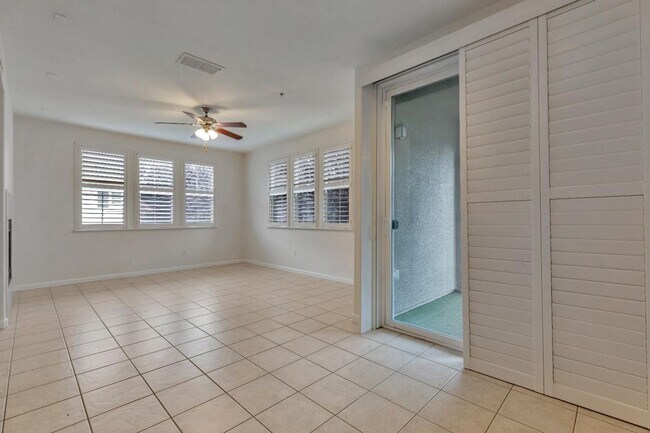 Foto del edificio - 2 bed 2 bath Condo!!