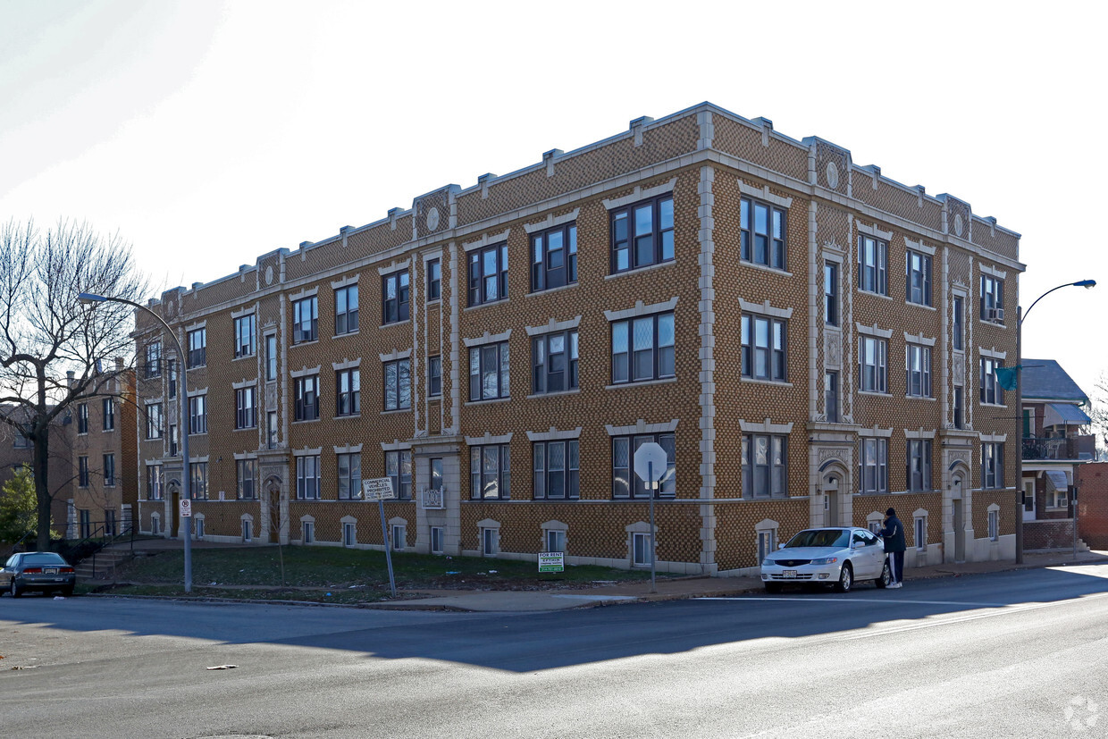 Building Photo - Golden Gate Apartments