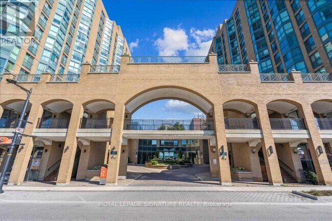 Building Photo - 150-150 Dunlop St E