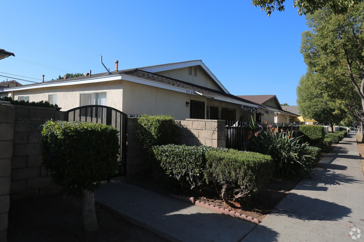 Foto del edificio - 3030 Garnet Ln