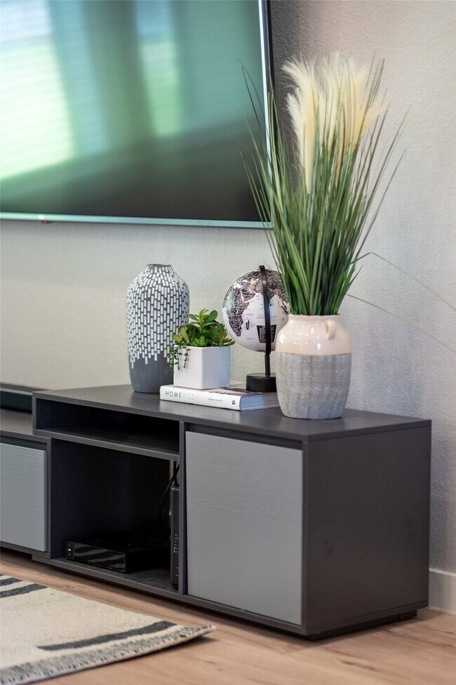 Building Photo - 10332 Rainbow Cove Ln