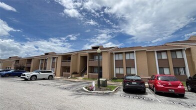 Building Photo - 5169 Vineland Rd