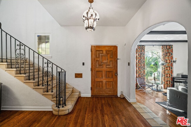 Foto del edificio - 1632 N Orange Grove Ave