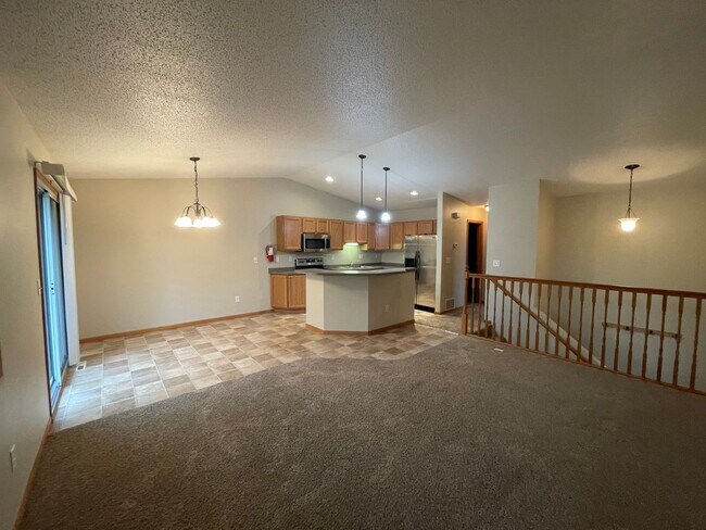 Building Photo - Spacious 3 bedroom Twin home located in So...