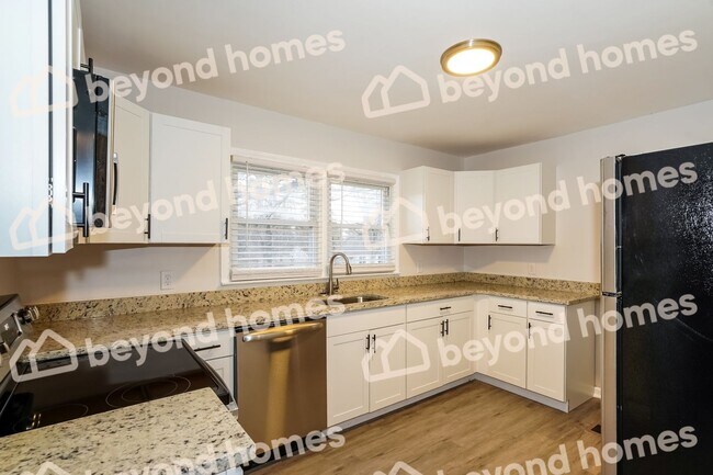 Building Photo - Beautifully renovated 3 bed, 2.5 bath home...