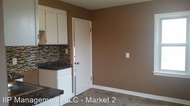 Building Photo - 944 E 220th St