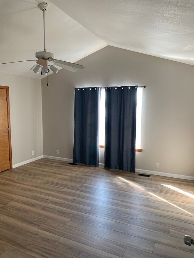 Primary bedroom - 4918 Stoneback Dr