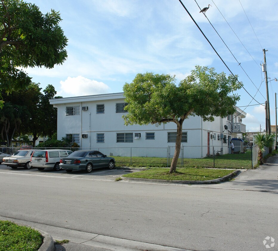Foto del edificio - 16890 NE 21st Ave
