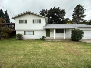 Building Photo - 3428 Thomas Ave