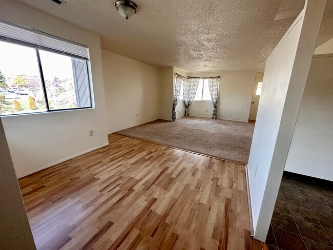 Foto del edificio - 1422 Alabama St