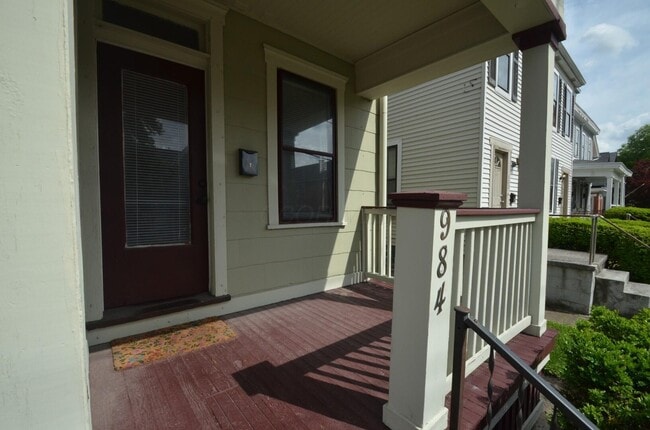 Building Photo - 984 Hunter Ave