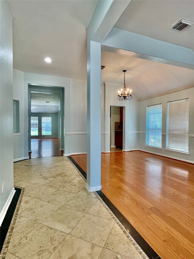 Foto del edificio - 8327 Whisper Point Dr