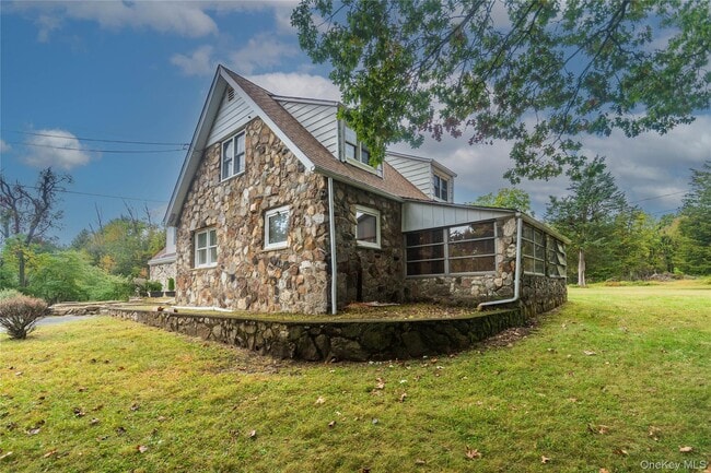 Building Photo - 79 Mountainside Rd