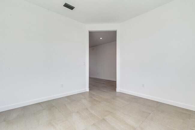 Building Photo - 1309 Whitcombe Dr