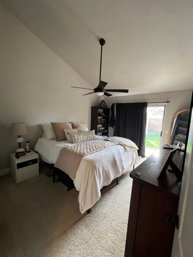 Building Photo - SW Visalia Home coming soon!!