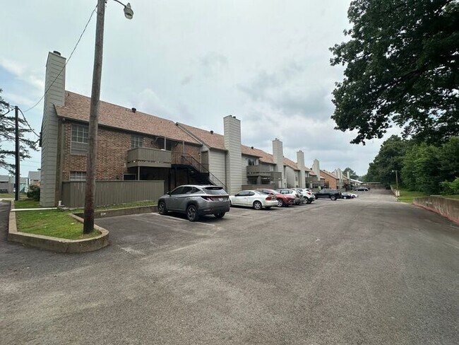 Foto del edificio - 3 Bed 2 Bath Apartment in Central Tyler! F...