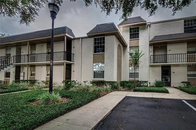 Building Photo - 809 Russell Ln