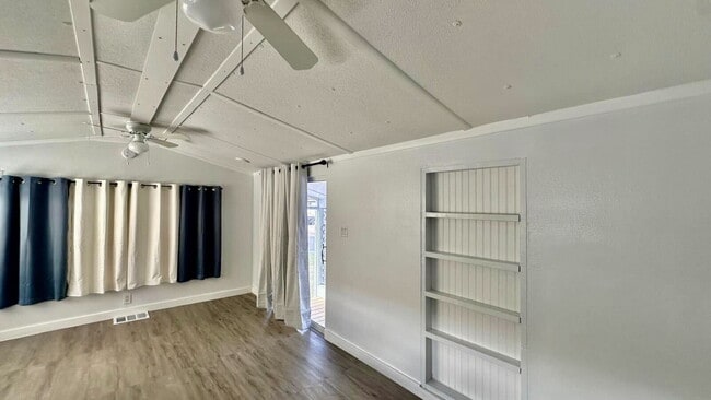 Building Photo - 23 Fairview Dr N