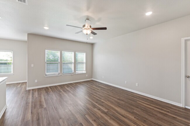 Building Photo - 604 Parkfield Ln