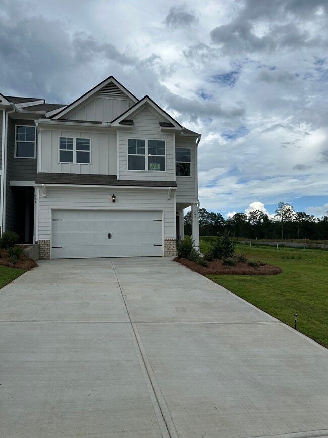 Building Photo - 265 Deerberry Dr