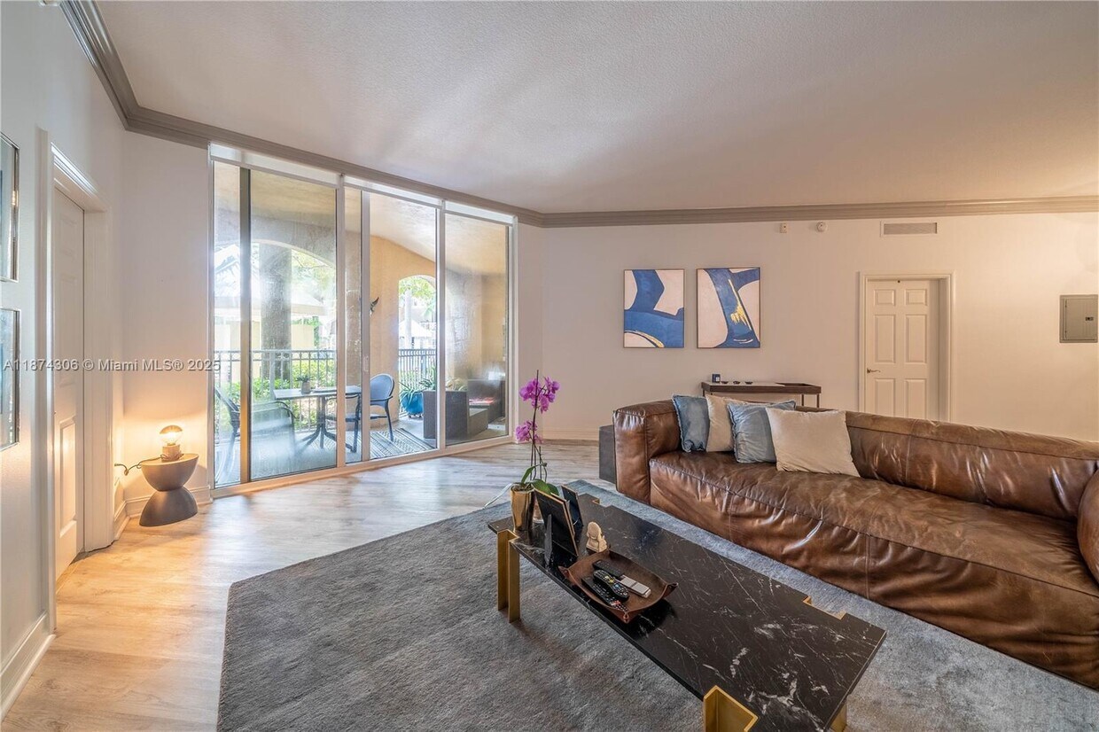 Foto principal - 3001 NE 185th St
