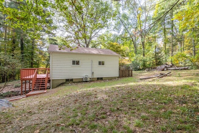 Building Photo - 2 Bedroom Ranch with Scenic Setting