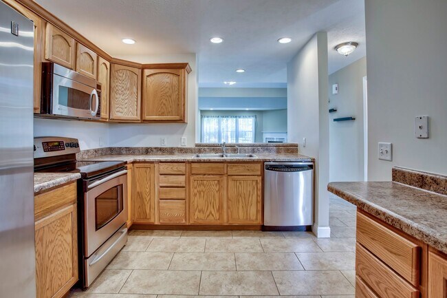 Foto del edificio - Beautiful Prairie Fields Townhouse — 3 Bed / 2.5 Bath + Loft