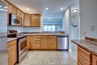 Building Photo - 606 Sunflower St